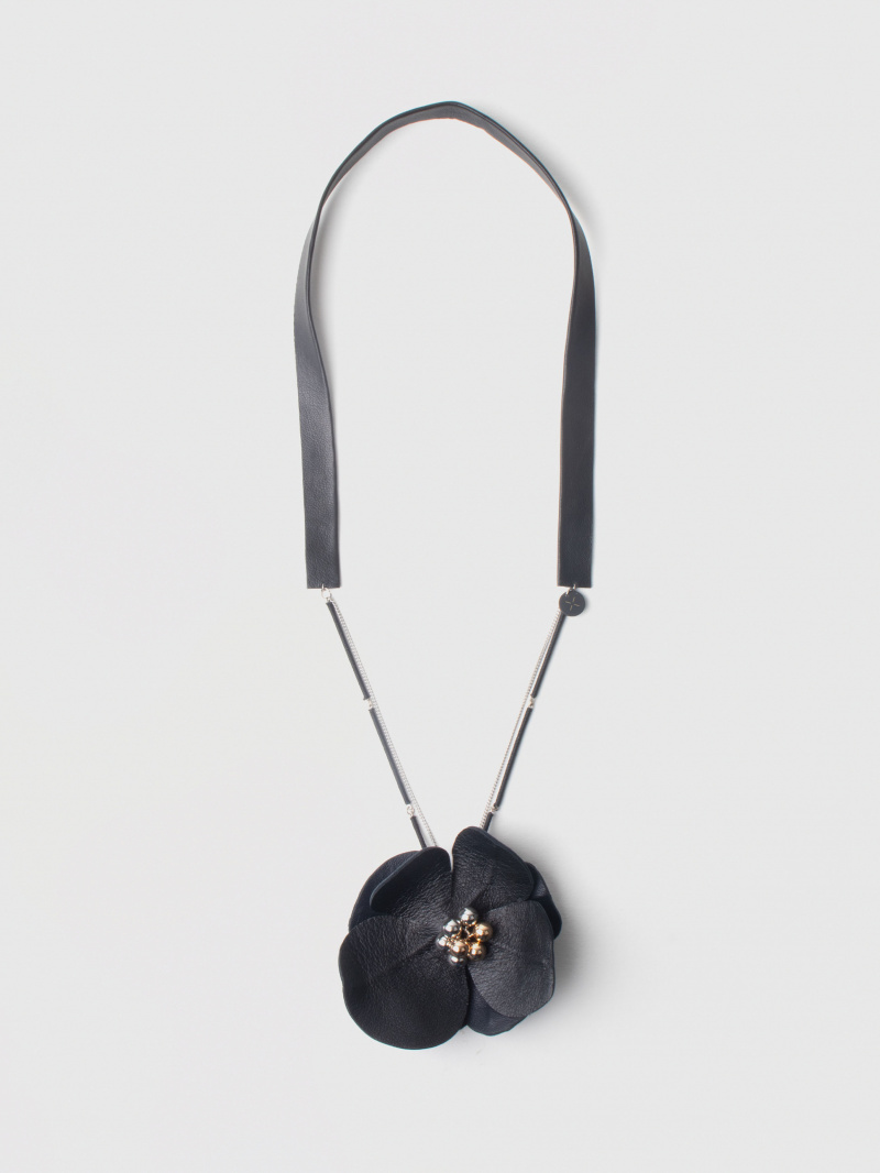  Amaryllis  Necklace  0